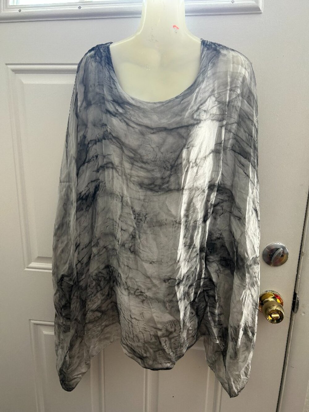 Tempo Paris Swirl Gray Lined Top = NWT Size Medium